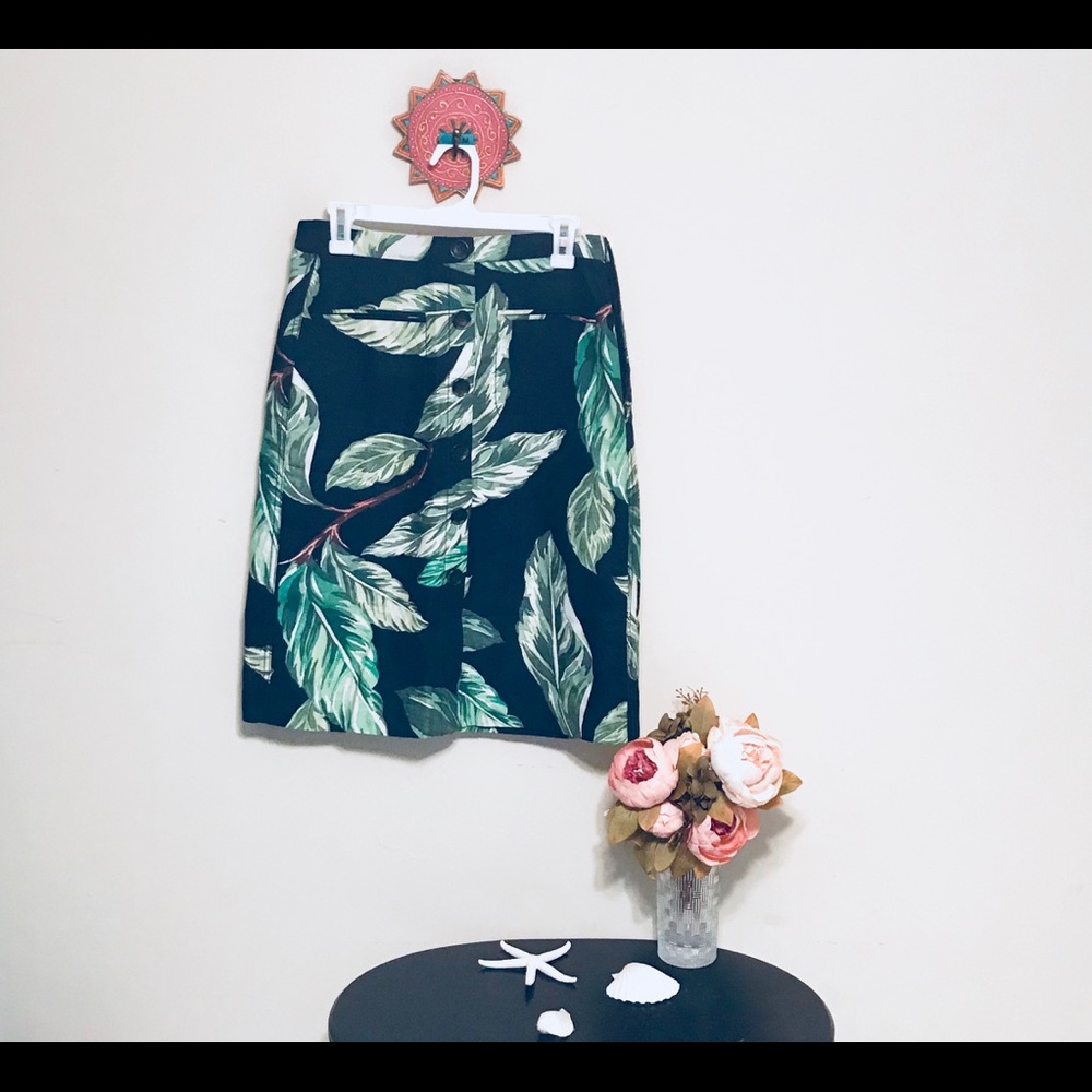 Ann Taylor button down side zip skirt size 6